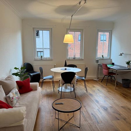 Stylisches Apartment Mit Grossem Tageslichbad Am Marktplatz Leonberg Exterior photo